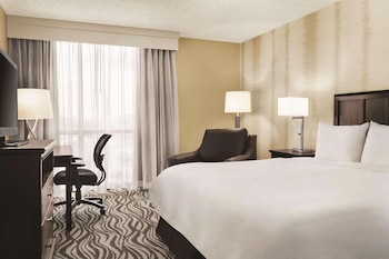 Suite, 1 King Bed with Sofa bed, Non Smoking
