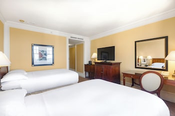 Classic Room, 2 Double Beds, Roll-in Shower (Mobility)