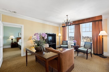Suite, 1 Bedroom (Dining Area, Sunroom Access)