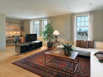 Suite, 1 Bedroom, City View