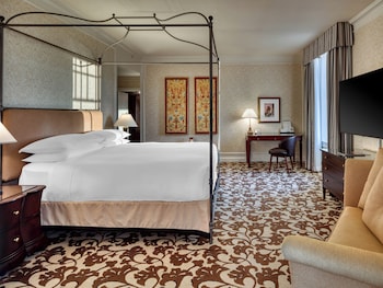 Suite, 1 King Bed, Non Smoking (Mark Hopkins)