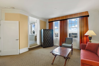 Suite, 1 Bedroom (Sun Room Access)