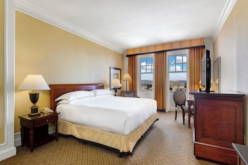 Classic Room, 1 King Bed, Roll-in Shower (Mobility)