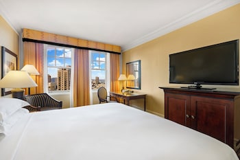 Classic Room, 1 King Bed (Golden Gate Bridge View)