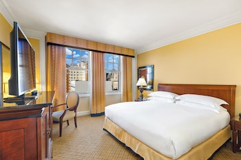 Classic Room, 1 King Bed, Roll-in Shower (Mobility)