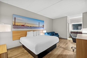 Suite, 1 King Bed, Non Smoking