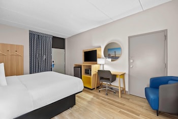 Standard Room, 1 King Bed, Accessible
