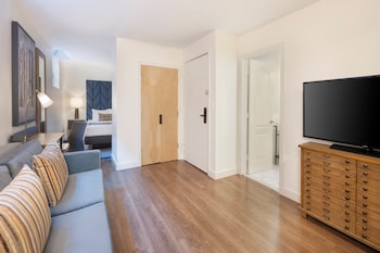 Suite, 1 Queen Bed