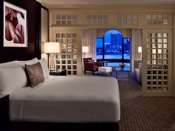Room, 1 King Bed, Accessible, Harbor View (Walk-in Shower)