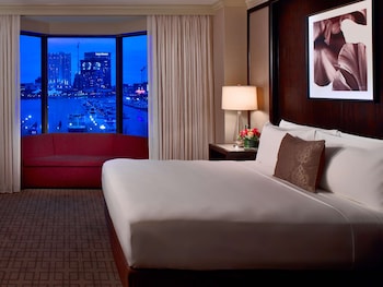 Premium Room, 1 King Bed, Accessible, Harbor View (Mobility - Walk-in Shower)