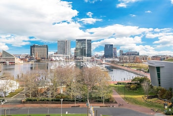 Room, 1 King Bed, Accessible, Harbor View (Walk-in Shower)