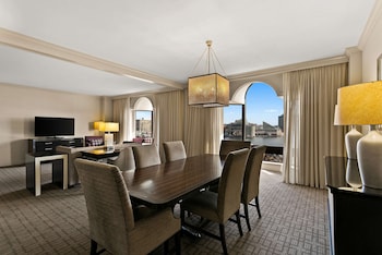 Superior Suite, 1 King Bed with Sofa bed (One Bedroom - Corner/Harbor View)