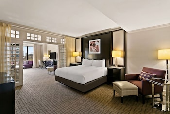 Room, 1 King Bed, Accessible, Harbor View (Walk-in Shower)