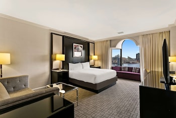 Deluxe Room, 1 King Bed, Harbor View