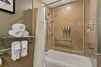 Deluxe Room, 1 King Bed, Accessible (Mobility/Hearing Tub)