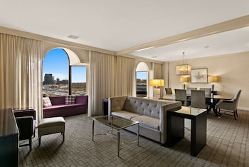 Superior Suite, 1 King Bed with Sofa bed (One Bedroom - Corner/Harbor View)