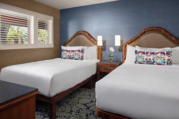 Beachfront Suite w/ Patio 2 Doubles