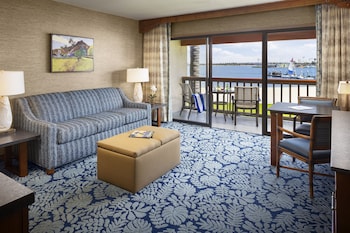Beachfront Suite w/ Balcony 2 Doubles