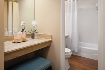 Resort Room 2 Queens
