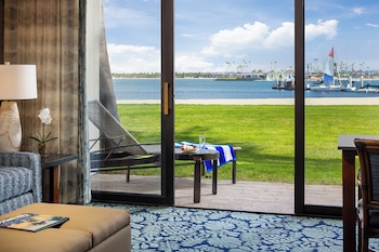 Beachfront Suite w/ Patio 1 King