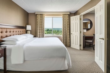 Executive Suite, 1 King Bed with Sofa bed, Corner