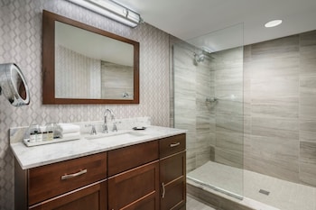 Room, 1 King Bed (Mobility/Hearing Accessible, Tub)