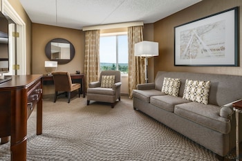 Executive Suite, 1 King Bed with Sofa bed, Corner