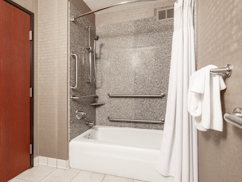 Standard Room, 1 King Bed, Accessible (Mobility, Accessible Tub)