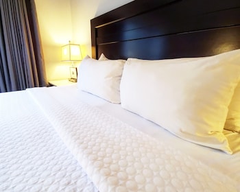 Standard Room, 1 King Bed, Accessible (Mobility, Accessible Tub)