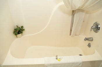 Standard Room, 2 Queen Beds, Non Smoking (42 inch TV)