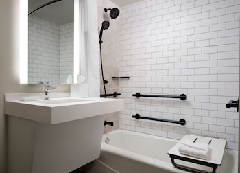 Premier Room, 1 King Bed, Accessible (Mobility Tub)
