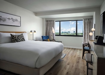 Premier Room, 1 King Bed, Accessible (Hearing)