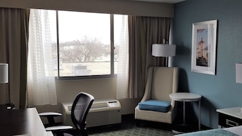 Suite, 1 Bedroom, Non Smoking, Lake View (Bridal, 1 King Bed)