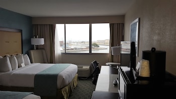 Suite, 1 Bedroom, Non Smoking, Lake View (Bridal, 1 King Bed)