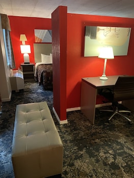 Deluxe Studio Suite, 1 King Bed, Smoking (Whirlpool)