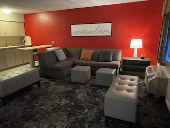 Deluxe Studio Suite, 1 King Bed, Smoking (Whirlpool)