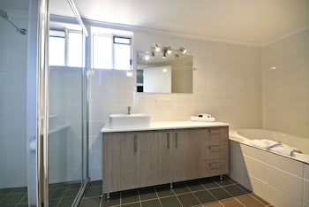 Deluxe Suite with Spa Bath