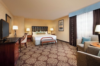 Casino Tower Deluxe King Suite w/ Sofa Bed/Fridge