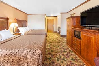 Standard Room, 2 Queen Beds, Balcony