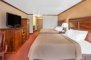 Standard Room, 2 Queen Beds, Balcony