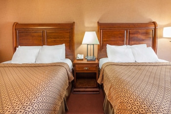 Standard Room, 2 Queen Beds, Balcony