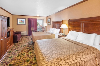 Deluxe Room, 2 Queen Beds, Balcony, Lake View