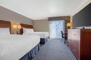 Suite, 2 Queen Beds, Non Smoking, Balcony (with Sofabed)