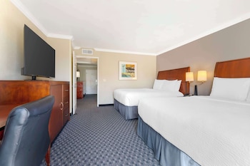 Standard Room, 2 Queen Beds, Non Smoking, Refrigerator (Larger Room)
