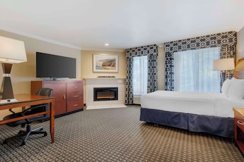 Standard Room, 1 Queen Bed, Non Smoking, Fireplace (Larger Room)