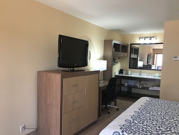 Standard Room, 1 King Bed