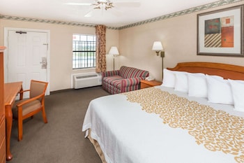 Standard Room, 1 King Bed
