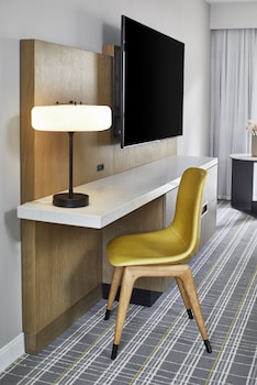 Room, 2 Queen Beds, City View