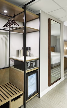 Room, 2 Queen Beds, City View