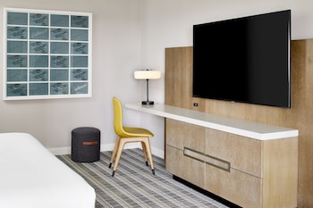 Room, 1 King Bed, Balcony, City View